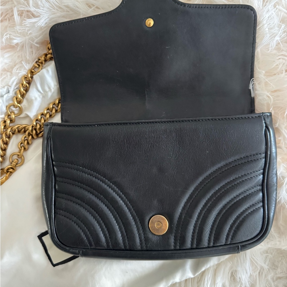 🌟Rare Gucci🌟 Pearl Bag with Gold Chain 
Shoulder/ crossbody / belt bag - Picture 4 of 8